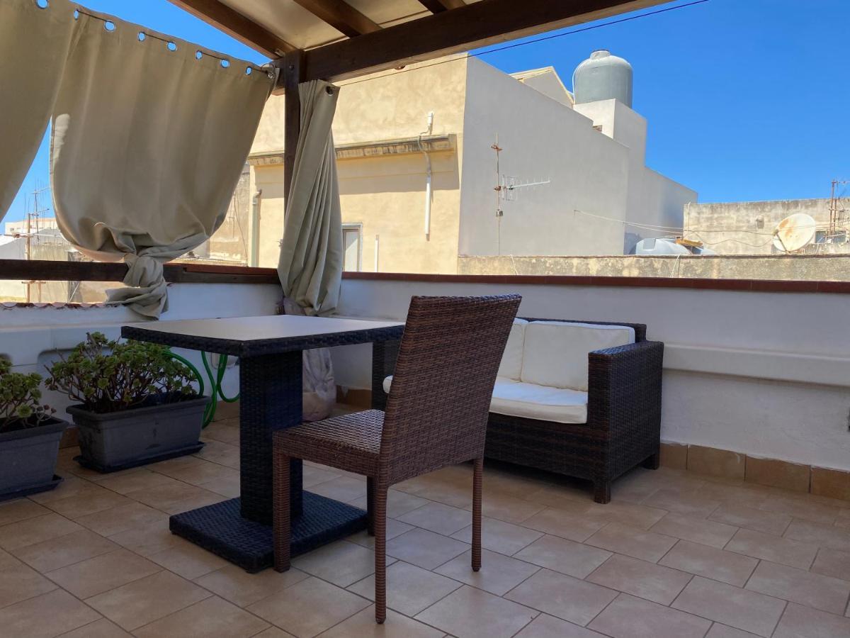 Apartamento Mansarda Con Terrazzo Trapani Exterior foto
