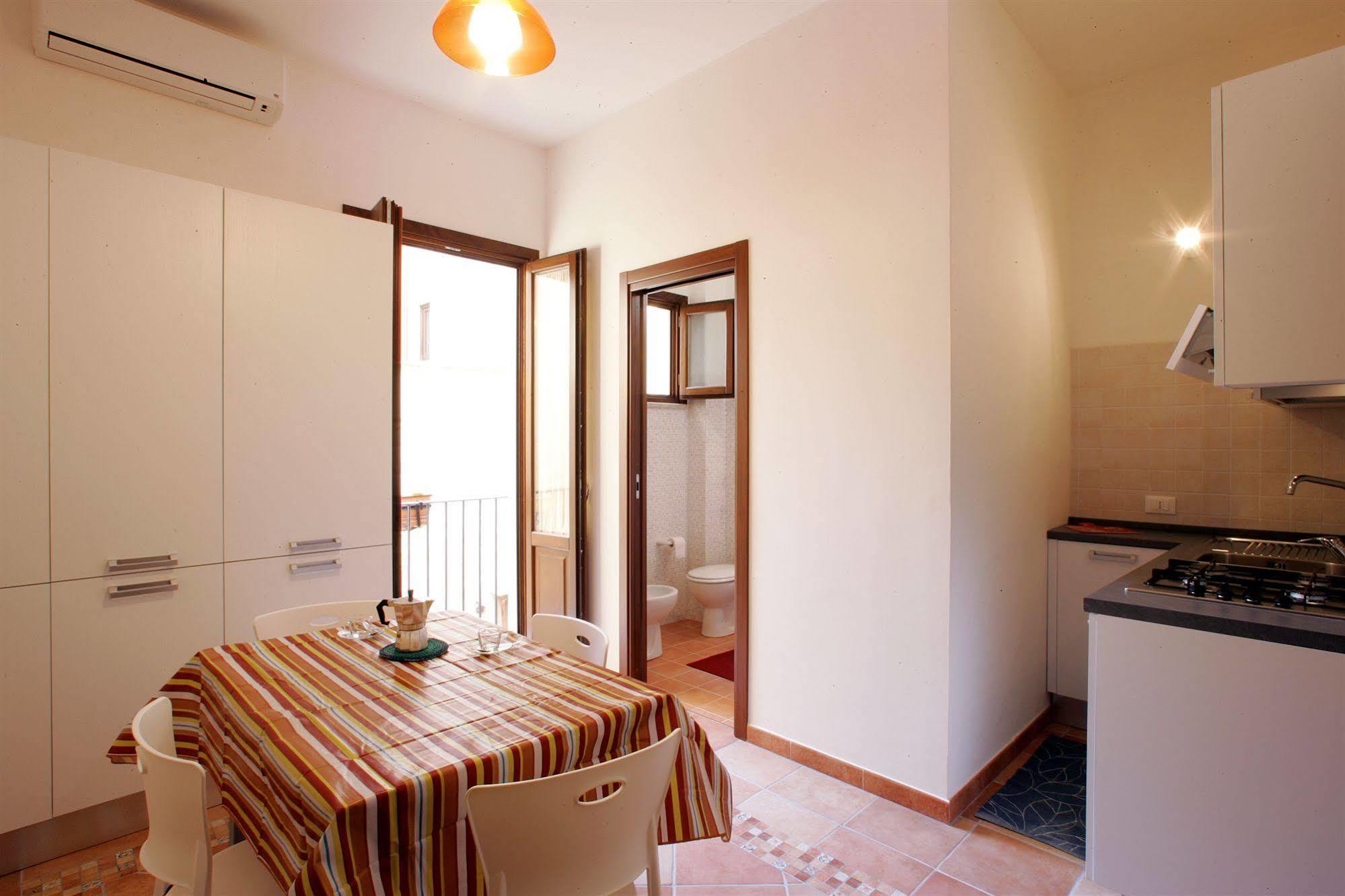 Apartamento Mansarda Con Terrazzo Trapani Exterior foto